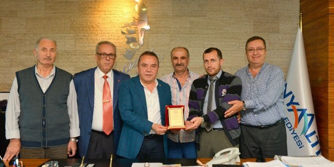 Başkan Böcek’e Cami Cemaatinden Teşekkür