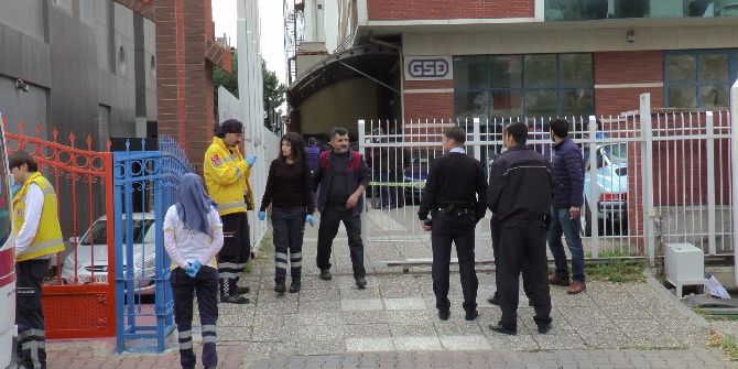 Maltepe’de Bir Şirkete Gönderilen Kargo Paketi Patladı