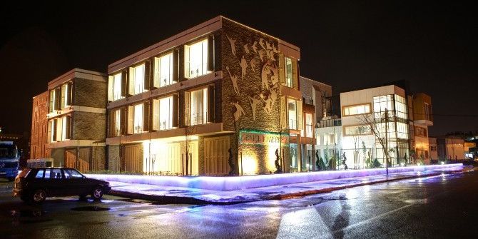 İzmirli Öğrencilerden Agm Binasına İnceleme