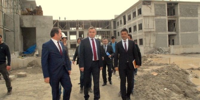 Kaymakam Sarı’dan Okul İnşaatı Denetimi