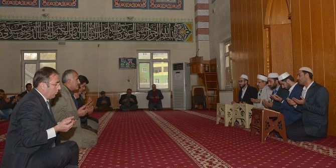 Şehit Kaymakam Safitürk İçin Gıyabi Cenaze Namazı