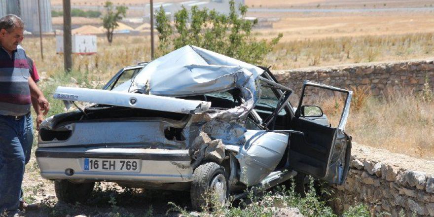 Otomobil Kamyonla Çarpıştı: 1 Yaralı