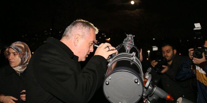 İstanbullular Süper Ay’ı Teleskoplarla İzlediler