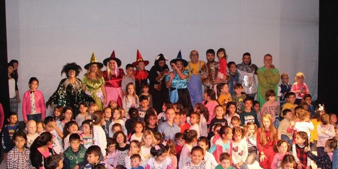 “Küçük Sakar Cadı” Oyununu 2 Günde 400 Çocuk İzledi