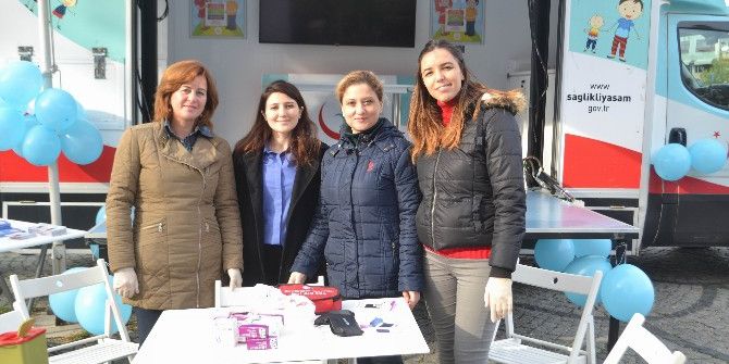 Sağlık Görevlileri Vatandaşın Şekerini Ölçtü