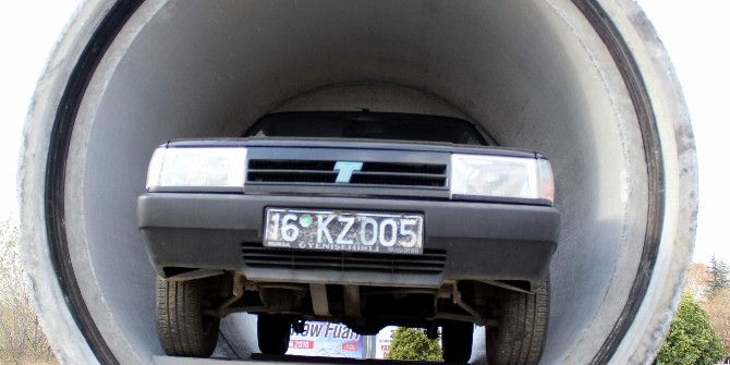 Kanalizasyon Borularının İçinden Otomobil Geçiyor