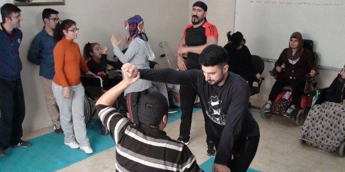 Engelliler Karate Öğreniyor