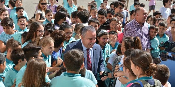 Başkan Böcek Okullara Verdiği Sözü Tuttu