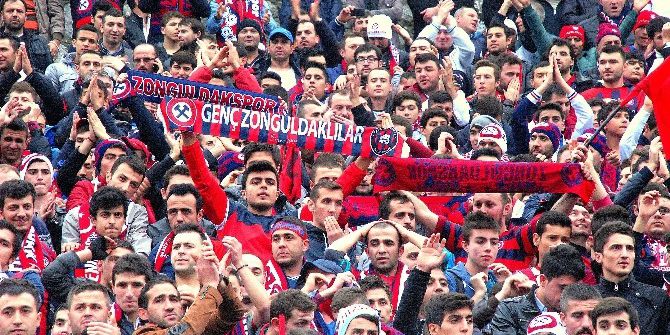 Bir Zamanların Efsane Takımı Binlerce Taraftarıyla Stat Çilesi Çekiyor