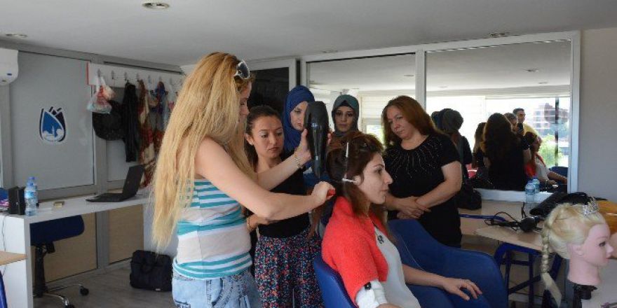 Yunusemreli Kadınlar Kurslara Yoğun İlgi Gösteriyor