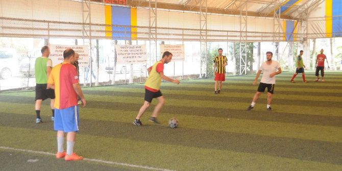 Cizre’de Öğretmenler Arası Futbol Turnuvası Başladı