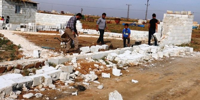 Akçakale’de Yol Yapım Çalışmaları Devam Ediyor