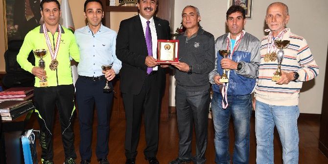 Kupaları Başkan Çetin’e Getirdiler