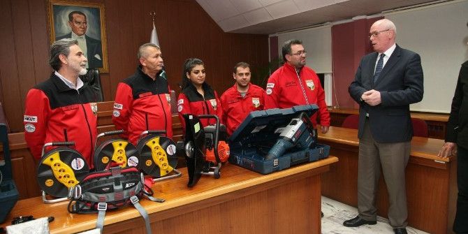 Odunpazarı’ndan Akut’a Malzeme Desteği