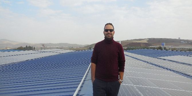 Fabrikasının Çatısında Elektrik Üretiyor
