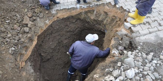 Yüksekova’da Hasar Gören İçme Suyu Şebekesi Onarılıyor