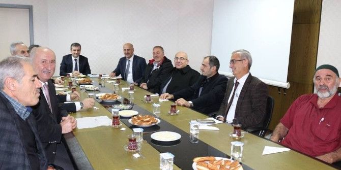 Başkan Yemenici Muhtarlarla Bir Araya Geldi