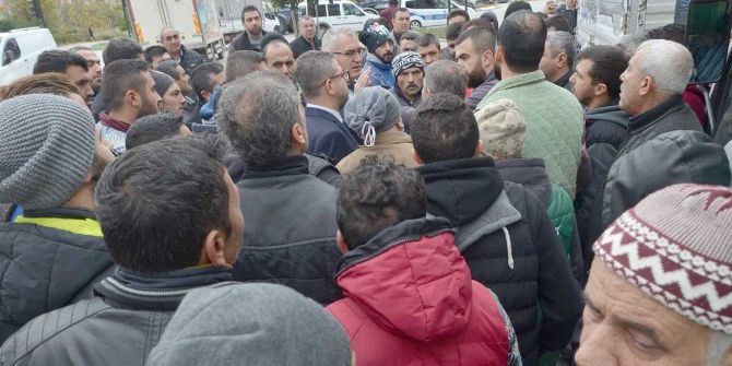 Pazarcılardan Yol Kapatma Eylemi