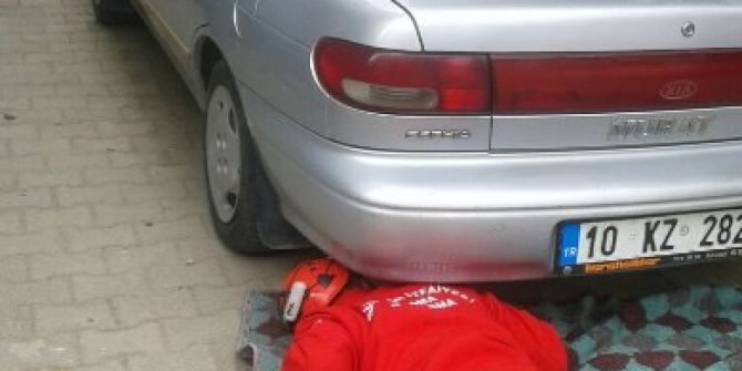 Sıkışan Kediyi İtfaiye Kurtardı