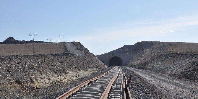 Asrın Projesi’nde Raylar Döşeniyor