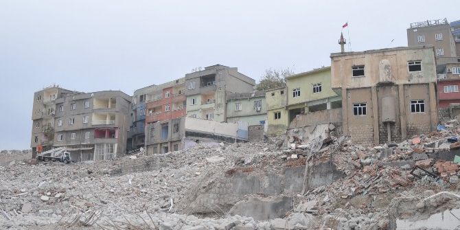 Hayatları Enkaz Yığınlarının Arasında Kaldı