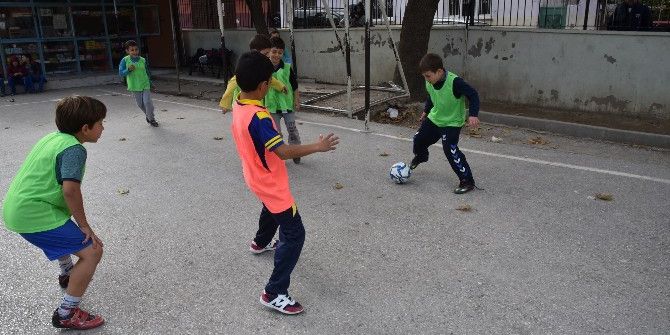Yunusemre’den Geleceğin Futbolcuları İçin Turnuva
