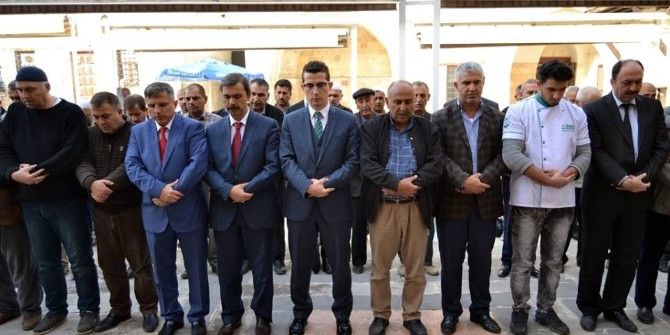 Birecik’te Şehit Kaymakam Safitürk İçin Gıyabi Cenaze Namazı Kılındı