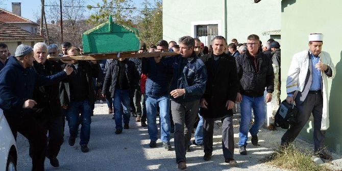 23 Yaşındaki Aykut Efe Kansere Yenik Düştü