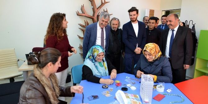 Kültür Merkezine Vatandaşlardan Yoğun İlgi