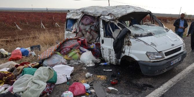 Mevsimlik İşçileri Taşıyan Minibüs Takla Attı: 11 Yaralı