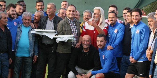 Sinema Oyuncusu Coşkun Göğen’den Antalyaspor’a Destek