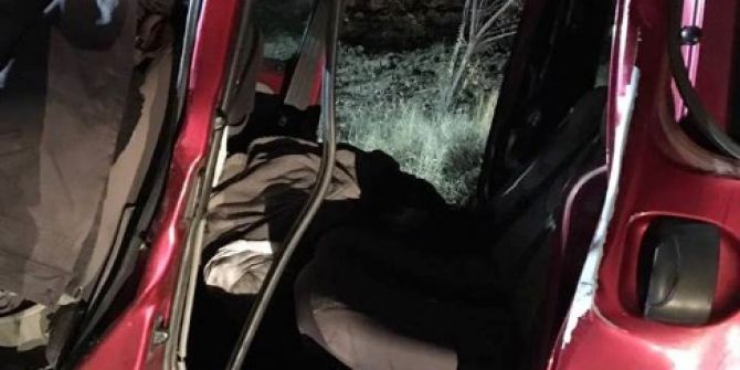 Afyonkarahisar’da 3 Araç Birbirine Girdi