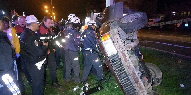 Otomobil Direğe Çarptı: 1 Ölü