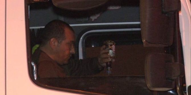 Kaza Yaptığı Tır’ın İçinde Alkol Almaya Devam Etti