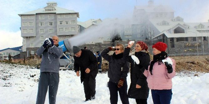 Uludağ’a Mevsiminden Önce Kar Yağdırdılar...