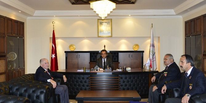 Gazilerden Rektör Özer’e Anlamlı Ziyaret