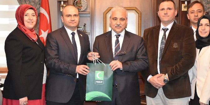 Vali Güvençer’den Yeşilay’a Övgü