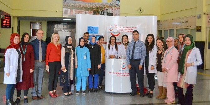 Hemşire Adaylarından Kan Şekeri Taraması