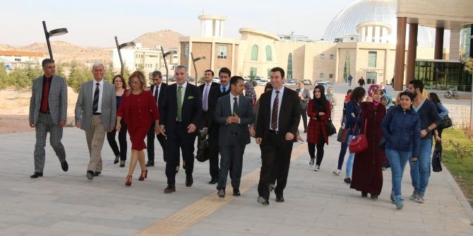 Ak Parti İstanbul Milletvekili Metin Külünk Neü’de Konferans Verdi