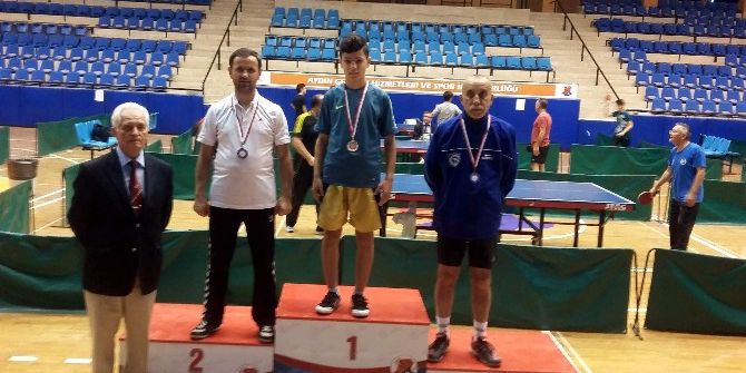 Atatürk’ü Anma Haftası Masa Tenisi Turnuvası Ödülleri Sahiplerini Buldu