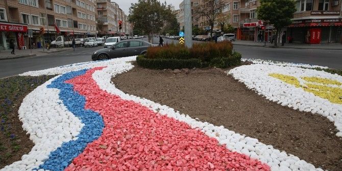 Melikgazi’de Kavşaklar Renklendi