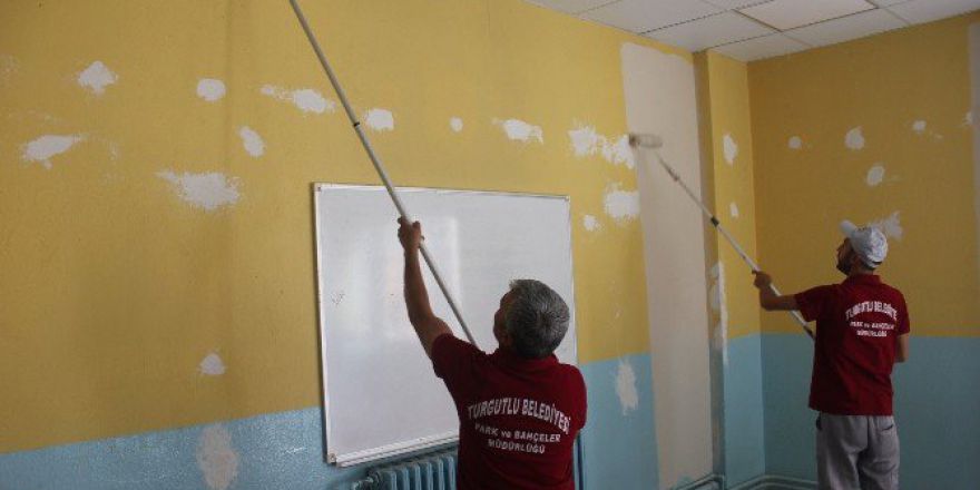 Boya Atölyesi Ekipleri Turgutlu’ya Renk Katıyor