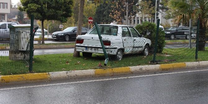 Motosiklete Çarpmamak İçin Refüje Çıktı