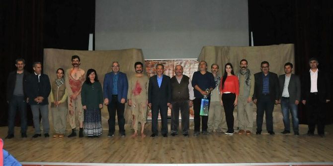 Akşehir’de, ‘Karanfil Kokusu’ Tiyatro Oyunu Sahnelendi