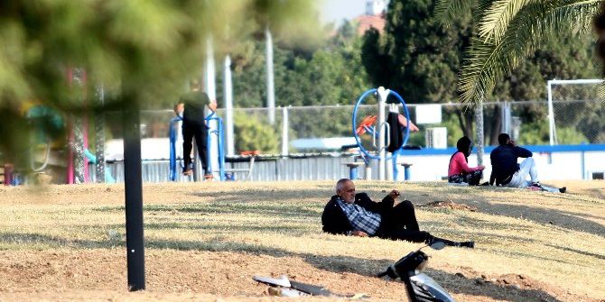 Mersin’de Kasım’da Yazdan Kalma Günler Yaşanıyor