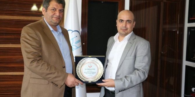 Başhekimden Gerger’den Belediye Başkanı Ayhan’a Teşekkür Plaketi