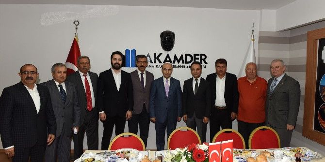 Vali Demirtaş, Akamder Kursiyerlerine Sertifika Verdi