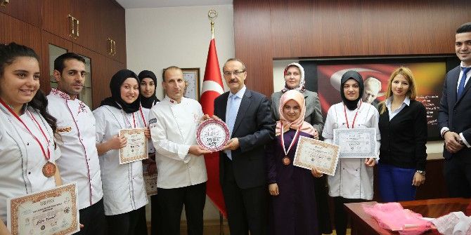Vali Yavuz, Liseli Aşçıları Kabul Etti