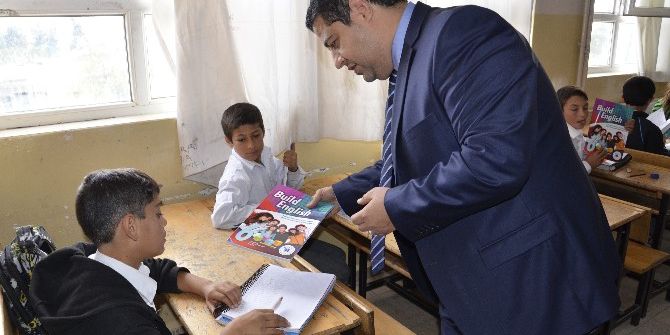 Siverek’te Öğrencilere 15 Bin İngilizce Kitabı Dağıtıldı