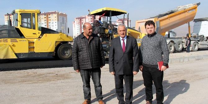 İncesu Belediyesi 3. Etap Toki - Semerkent Mahallesi Arasında Sıcak Asfalt Çalışmalarına Devam Ediyor